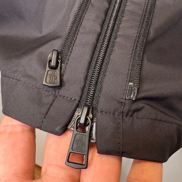 Moncler Verney Logo-patch Gilet Black Windbreaker Athletic Jacket Size M-L - Picture 7 of 13